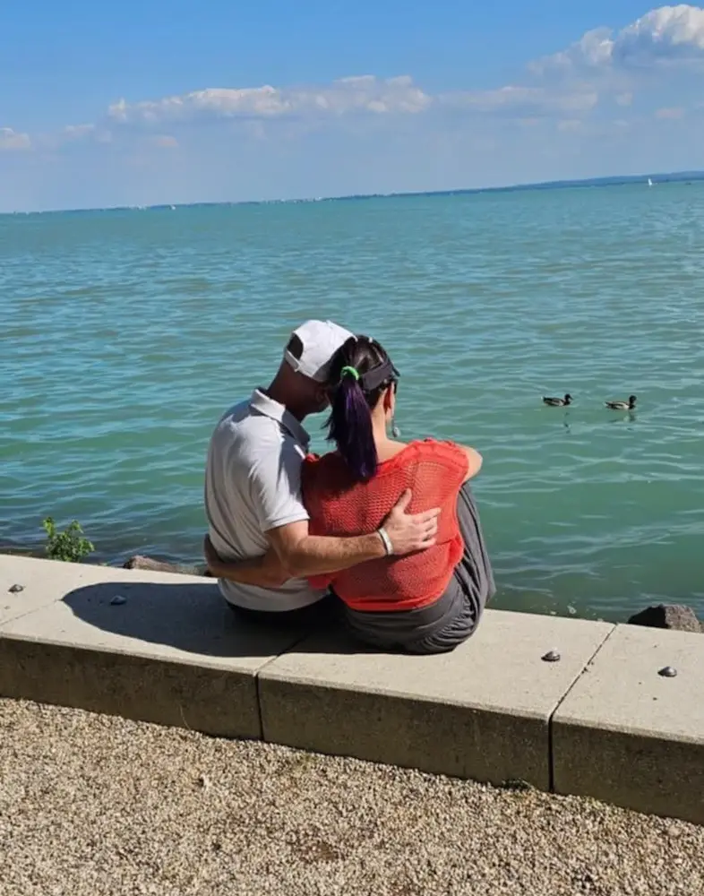 Anikó és Krisztián a Balaton parton